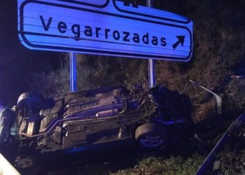Un turismo se sale de la vía en Castrillón, vuelca y deja herido a su conductor