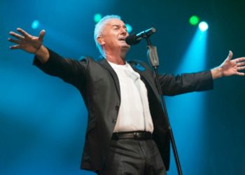 Víctor Manuel revivirá el 6 de julio en La Guía su concierto de 1999 ‘Vivir para cantarlo’