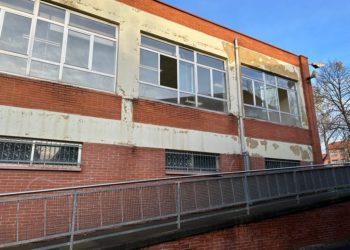 IU denuncia el estado del colegio Alfonso Camín de Roces y demanda una «reforma integral»