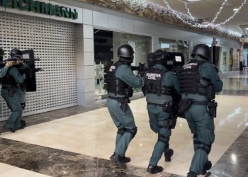 La Guardia Civil lleva a cabo un espectacular simulacro de atentado en ParqueAstur