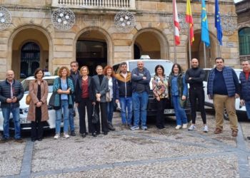 Acercar la iluminación navideña a los más mayores de la ciudad, la idea tras ‘Taxi Luz’