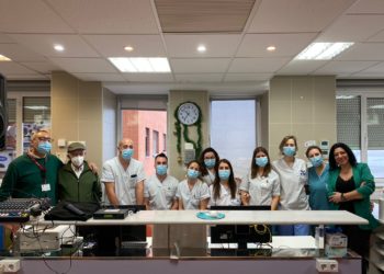 Hemodiálisis a ritmo de baile: la iniciativa que arranca sonrisas en Navidad en el Hospital de Jove