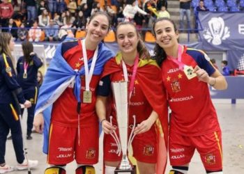Tres jugadoras del Telecable Hockey hacen historia con la selección