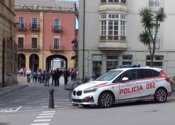 Conduce bajo los efectos de las drogas y colisiona con otro vehículo camino a Gijón