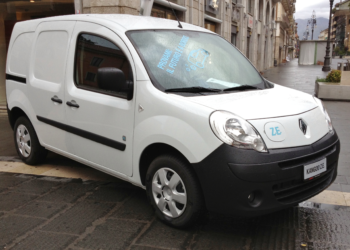 Roban una furgoneta en el parking privado de un edificio del Polígono