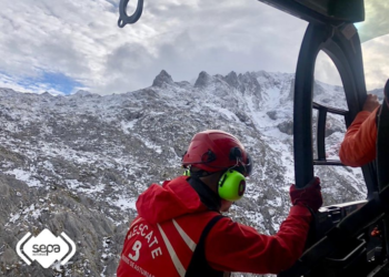 VÍDEO | Rescatan ilesos a dos senderistas sevillanos desorientados tras subir a los Lagos de Covadonga