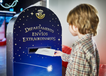 Correos instala «buzones mágicos» para enviar las cartas a Papá Noel y los Reyes Magos