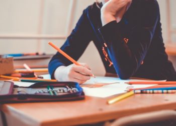 CCOO acusa al Principado de no pagar el sueldo de diciembre hasta finales de enero a más de cien profesores