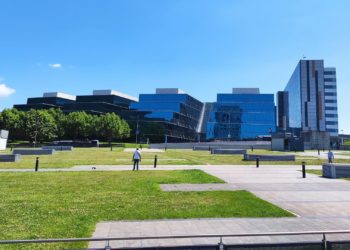 Vera Montes Montero, nacida en el HUCA, primer bebé del 2024 en Asturias