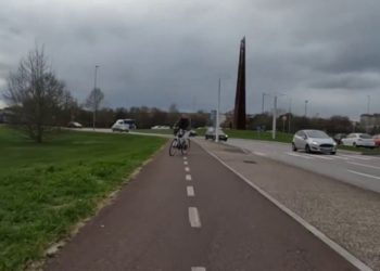 VIDEO | «No hay forma de ir de la Laboral al centro en bicicleta con seguridad»