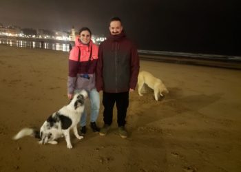 División entre los paseantes de San Lorenzo junto a sus perros tras la llegada de pellets: «Esperamos que no vaya a más»