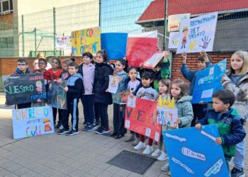 Los alumnos del Rey Pelayo afirman seguir «en la casilla de salida» tras un año desde el accidente