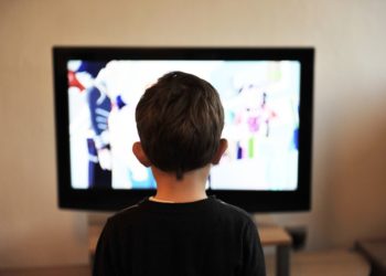 ‘Embobados’ con la tele: los asturianos, los españoles que más televisión consumen al día