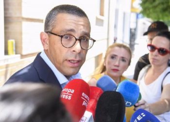 La familia del niño con autismo que denunció haber sido incitado a tirarse por unas escaleras pide seguir investigando