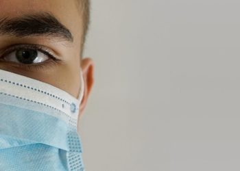 El Principado prorroga 10 días el uso obligatorio de mascarillas en centros sanitarios y farmacias