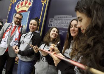 Barbón recibe a las campeonas del Telecable Hockey: «Sois un orgullo para toda Asturias»