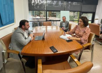 Mieres estrecha lazos con la Agencia SEKUENS para reforzar la actividad económica en el concejo