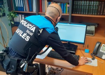 Sorprenden a un avilesino de 41 años robando objetos del interior de un coche