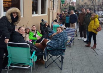 GALERÍA | La pasión por el Concurso de Charangas toma los alrededores del Jovellanos