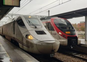 Una avería en el primer ALVIA Gijón-Madrid obliga a trasladar a los pasajeros por carretera hasta León