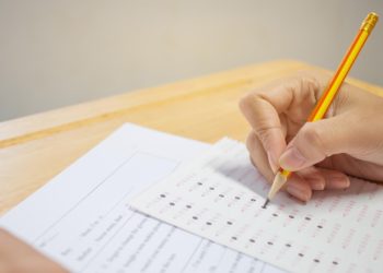 El Principado lanza por primera vez becas para opositores a la Administración autonómica