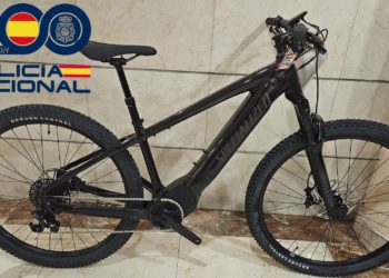 Rompe el escaparate de una tienda de Nuevo Gijón y se lleva una bicicleta de alta gama