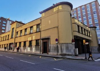 Se desnuda para que no lo desalojen de la comisaría de Gijón y acaba detenido por ello