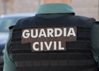 Apuñala en el cuello al dueño de un local de Pola de Lena tras participar en una reyerta con otros cuatro