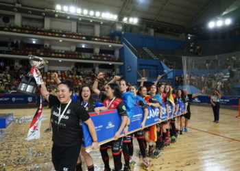 CAMPEONAS: El Telecable Hockey trae a Gijón su primera Copa Intercontinental