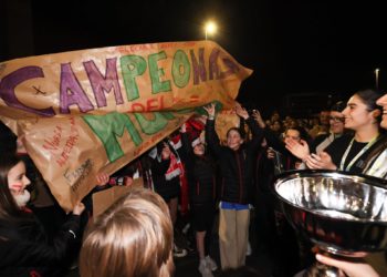 Las heroínas de la Intercontinental brindan esta tarde el trofeo a la afición en Gijón