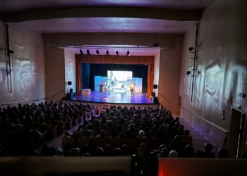 El Auditorio Teodoro Cuesta se queda pequeño en la nueva cita de «Caja de Resistencia»