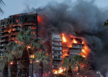 Barbón muestra su solidaridad con los afectados en el incendio de Valencia