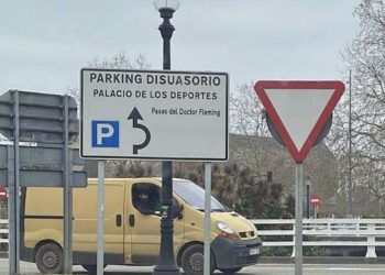 El Ayuntamiento retirará la señal que dice que el aparcamiento del Palacio de La Guía es ‘disuasorio’