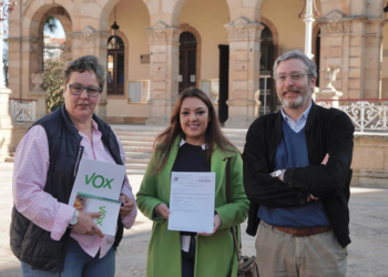 Vox reclama al Ayuntamiento de Villaviciosa eliminar su cartelería y documentos en asturiano