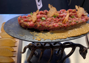 El mejor ‘steak tartar’ de España lo cocina y vende un asturiano