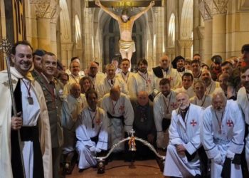 Segundo fiasco para la Semana Santa de Gijón: la lluvia impide la salida del Vía Crucis