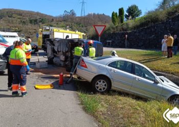 Un accidente de tráfico deja dos heridos en Ribera de Arriba