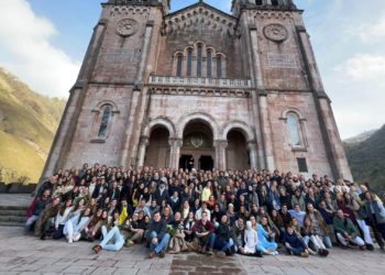 Fe a golpe de TikTok o cómo ser un joven creyente en 2024 (y en Asturias)