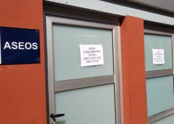 XIXONAES | «Están como para una urgencia», o el (incómodo) drama de los baños de la estación