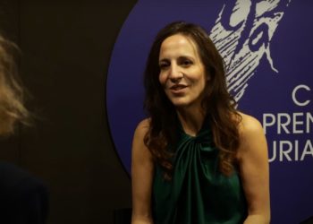 ‘La niña del sombrero azul’, una mirada al valor de la mujer corriente firmada por Ana Lena Rivera