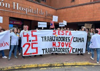 Trabajadores del Hospital de Jove se movilizan ante la falta de acuerdo sobre el convenio colectivo