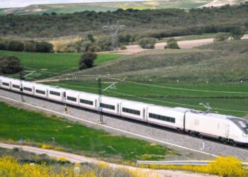 Talgo entrega a RENFE los diez primeros trenes AVRIL para Asturias y Galicia… Casi dos años después