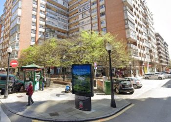 El Ayuntamiento estudia reorganizar el aparcamiento y la circulación en la calle Emilio Tuya