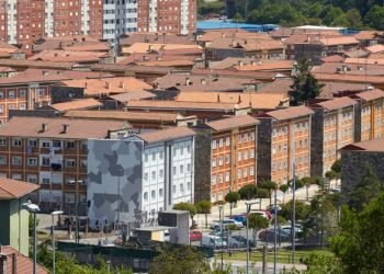 Sorprenden de madrugada a un hombre en pleno asalto a un negocio hostelero de Avilés