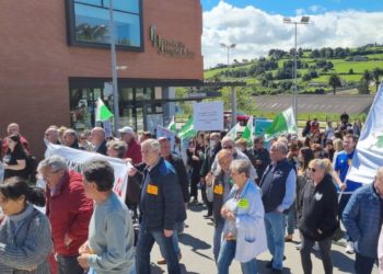 Trabajadores del Hospital de Jove piden el apoyo del Ayuntamiento en forma de declaración institucional