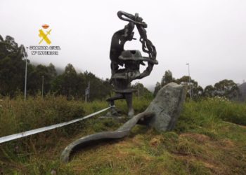 La Guardia Civil investiga a los autores del robo de los restos de una escultura situada en Ballota-Cudillero