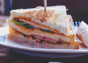 Cuatro restaurantes de Gijón luchan por ofrecer el mejor bocata de España