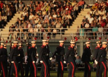 “Enferma, retrasada, h.d.p…”: una gijonesa denuncia ataques tras posicionarse contra la exhibición de las Fuerzas Armadas en Gijón