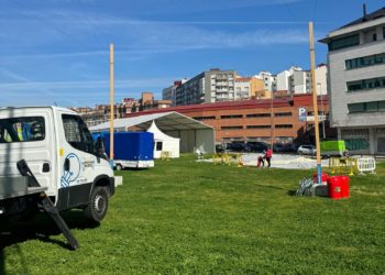 «Facer ciudá» en torno a una comida: últimos preparativos para la I Fiesta Vecinal en el Solarón