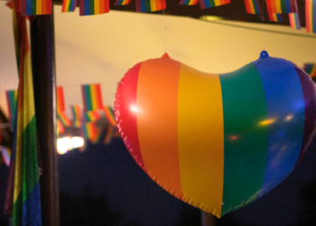 Gijón se suma al Día contra la LGTBIfobia: «Lo que vemos es la punta del iceberg»